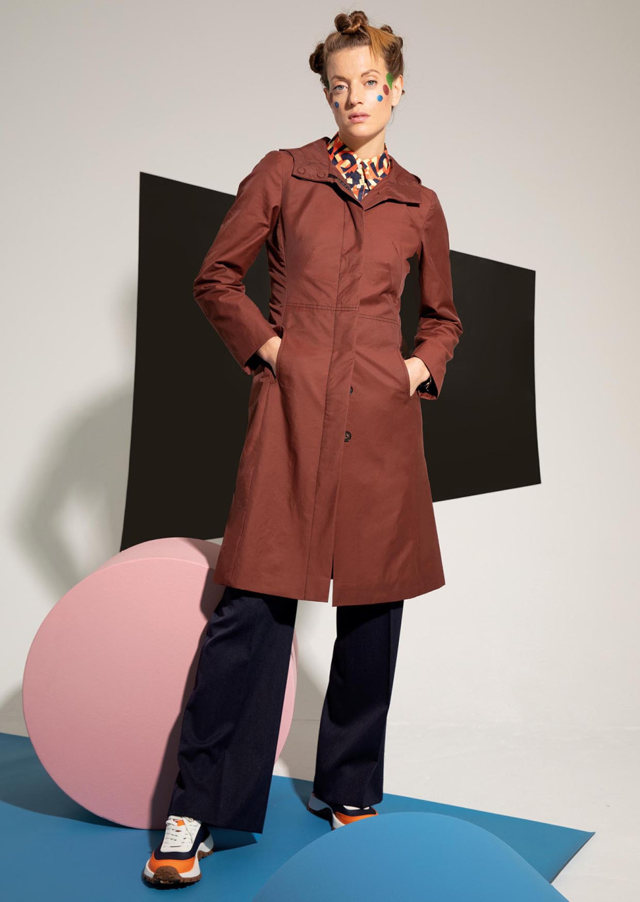 mantel modell: harriet redwood