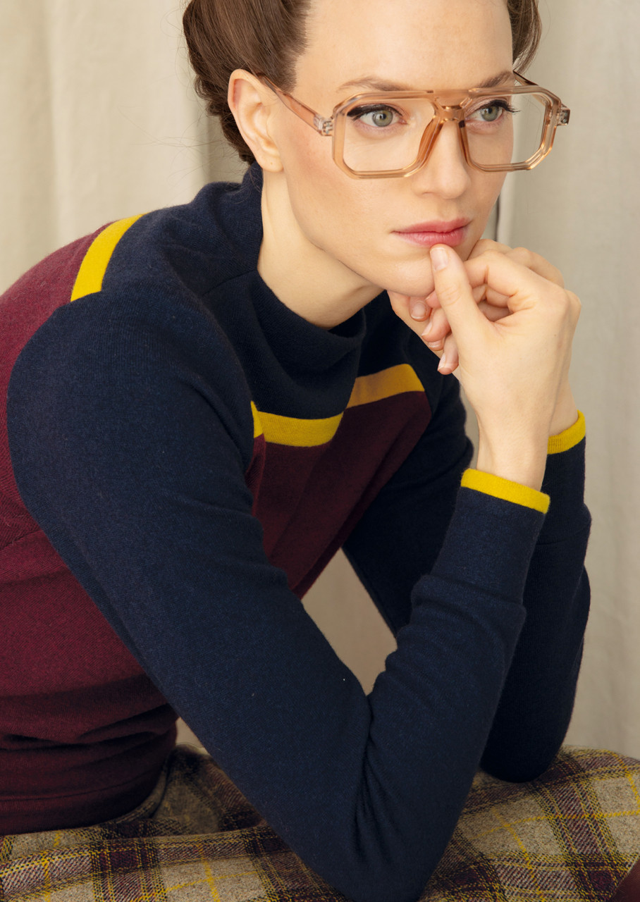 strickpullover modell: fanny portwine-navy-brass