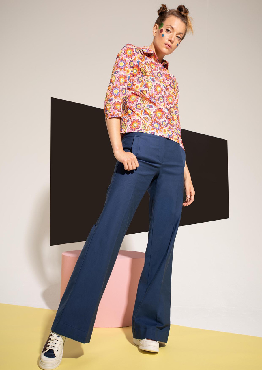 hose modell: mascha midtone blue