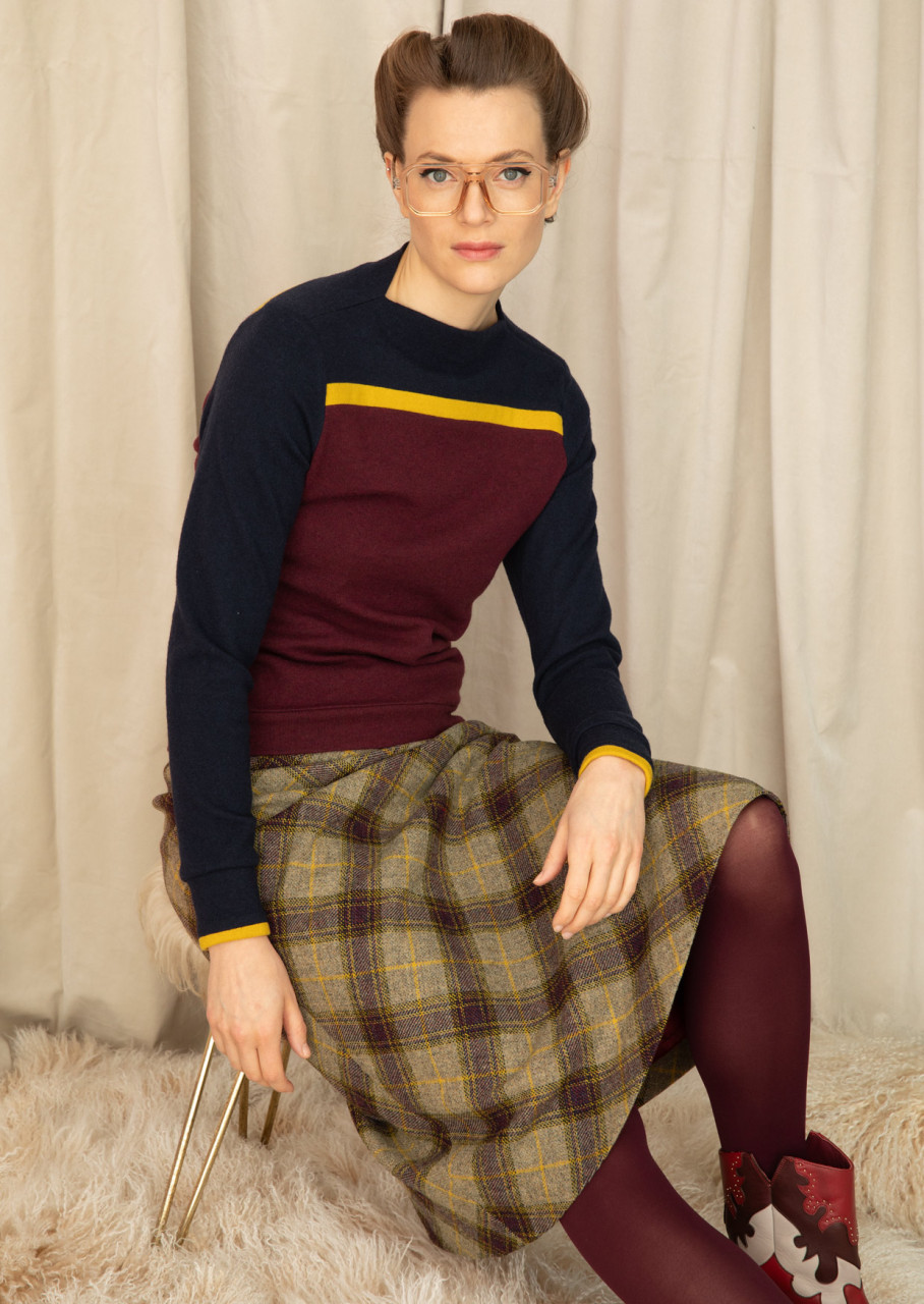 strickpullover modell: fanny portwine-navy-brass